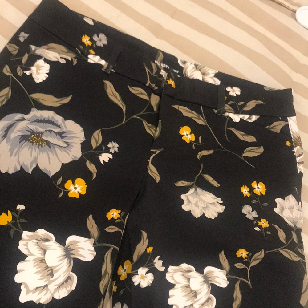 Old Navy Black Floral Pixie Pants